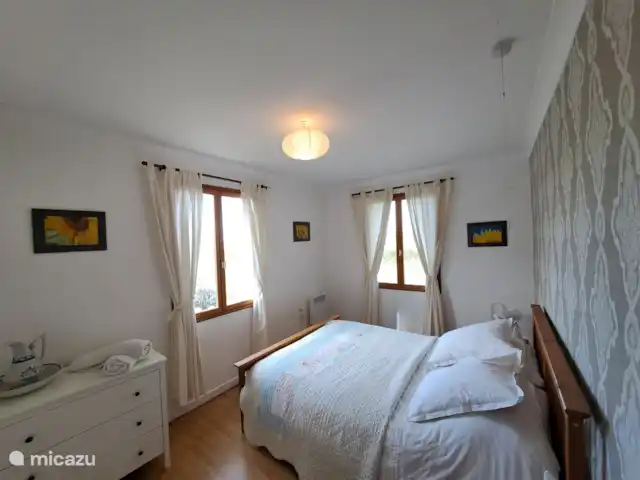 Location de Vacances France, Charente-Maritime, Saint-Pierre-de-Juillers, villa - Villa Hirondelles avec piscine privée Chambre principale 2