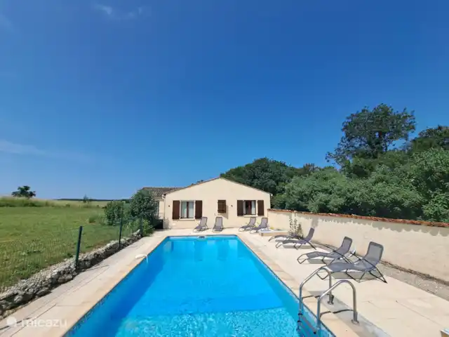 Location de Vacances France, Charente-Maritime, Saint-Pierre-de-Juillers, villa - Villa Hirondelles avec piscine privée piscine