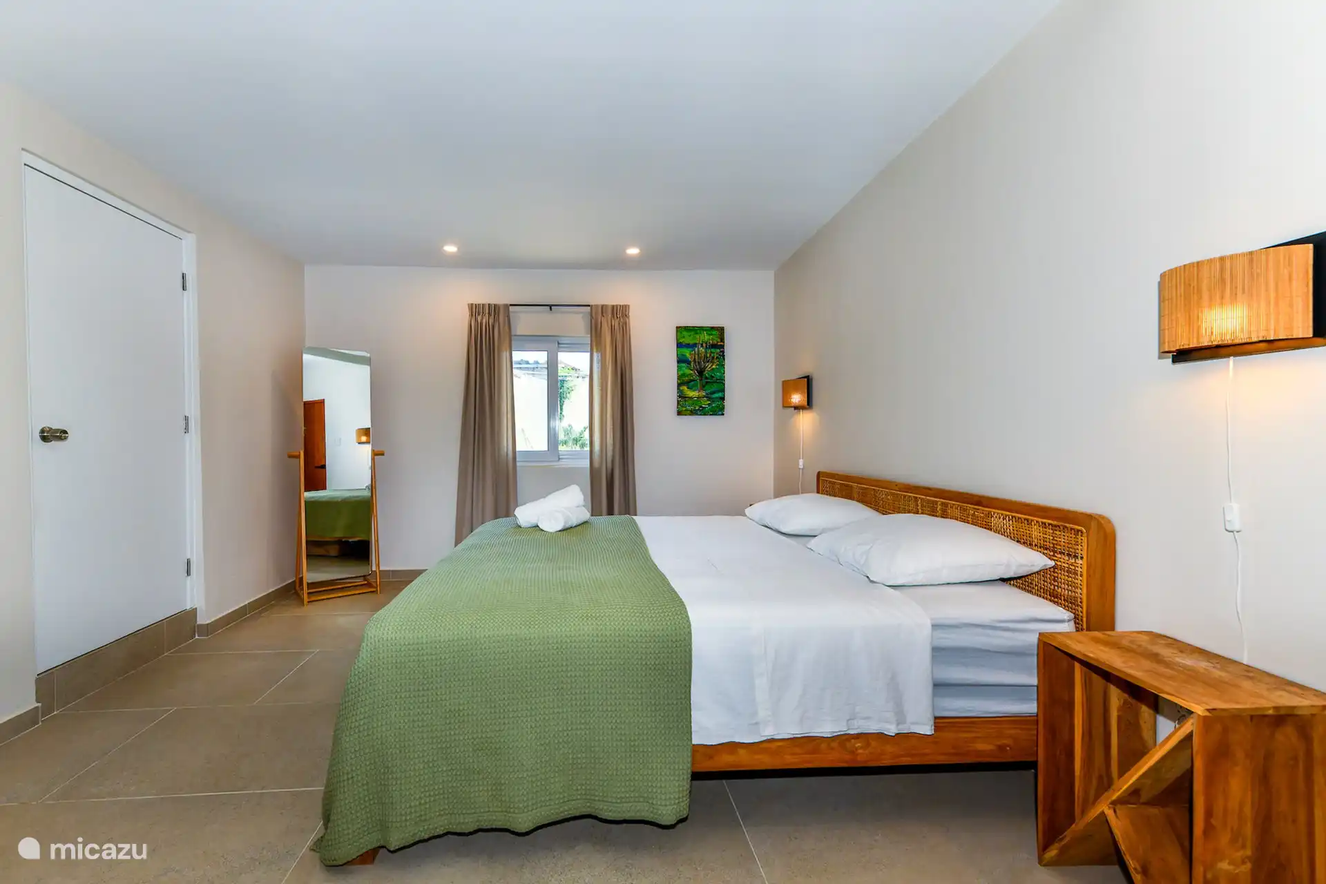 Dormitorio principal con cama king