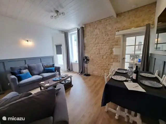 Location de Vacances France, Charente-Maritime, Saint-Jean-d'Angély, maison de ville - Villa des Thermes salle à manger à l'intérieur