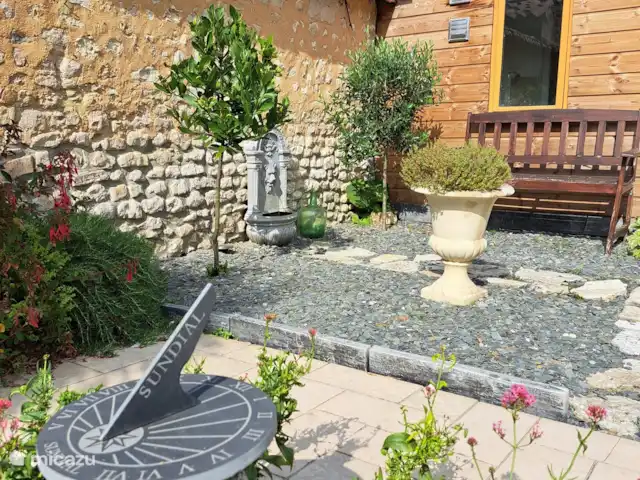 Location de Vacances France, Charente-Maritime, Saint-Jean-d'Angély, maison de ville - Villa des Thermes jardin d'herbes aromatiques