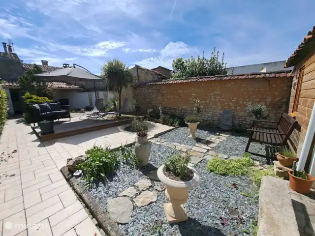 Location de Vacances France, Charente-Maritime, Saint-Jean-d'Angély, maison de ville - Villa des Thermes Jardin privatif clos
