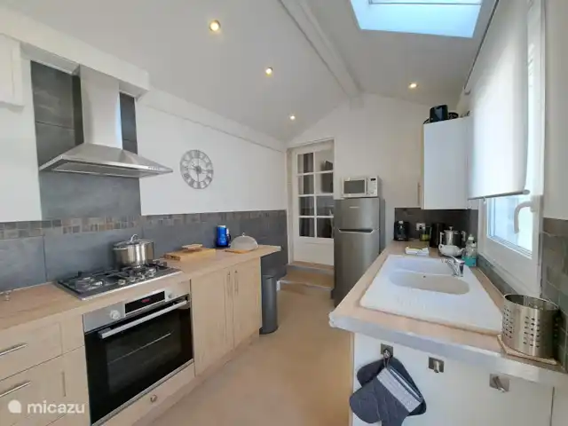 Location de Vacances France, Charente-Maritime, Saint-Jean-d'Angély, maison de ville - Villa des Thermes Cuisine entièrement équipée