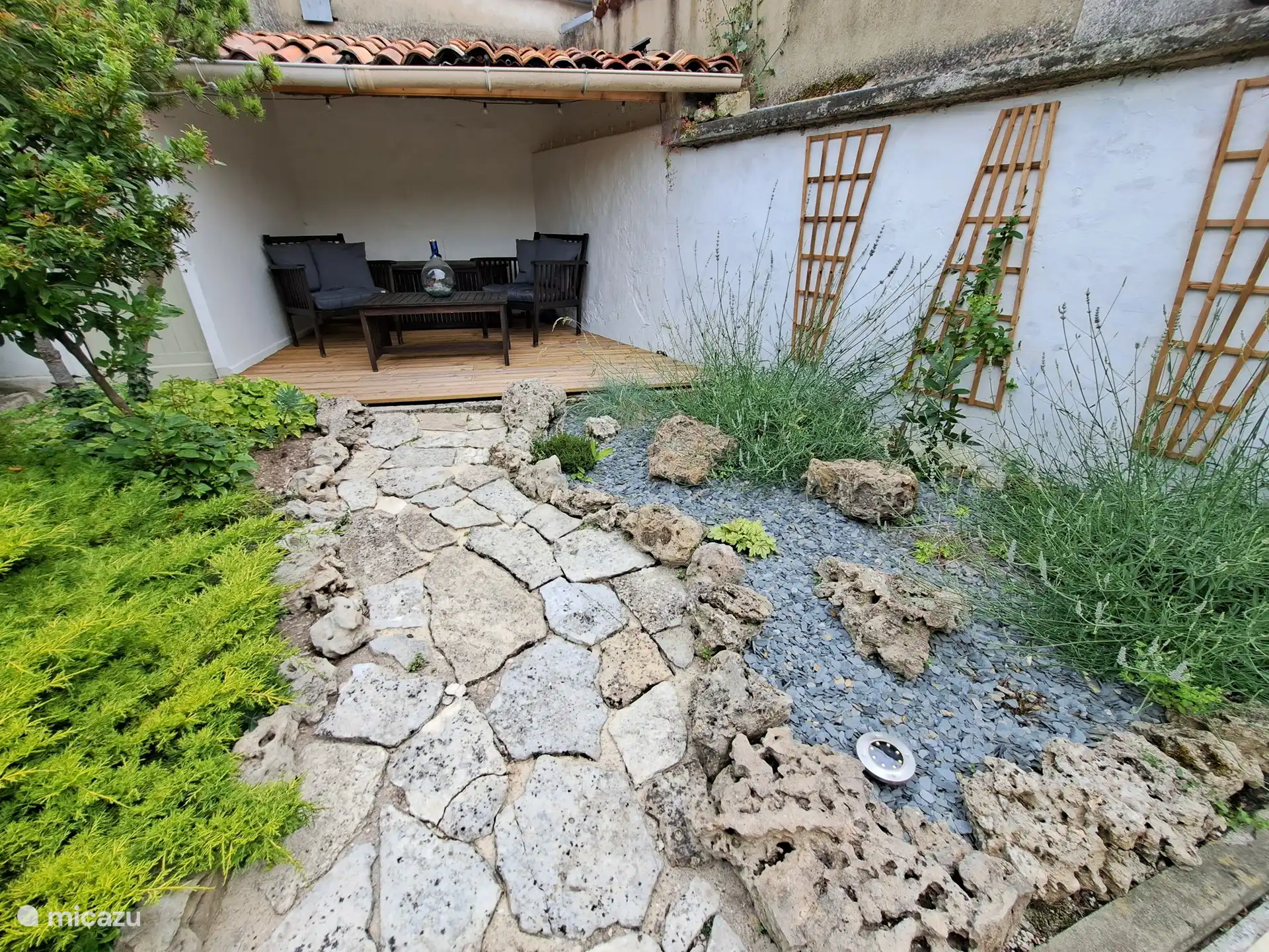 abris to shelter from the sun