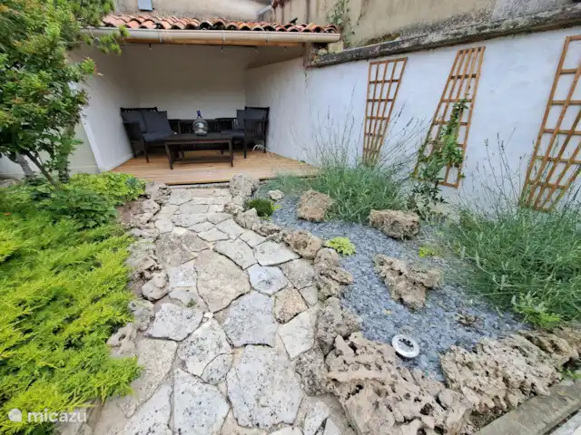 Location de Vacances France, Charente-Maritime, Saint-Jean-d'Angély, maison de ville - Villa des Thermes abris pour s'abriter du soleil