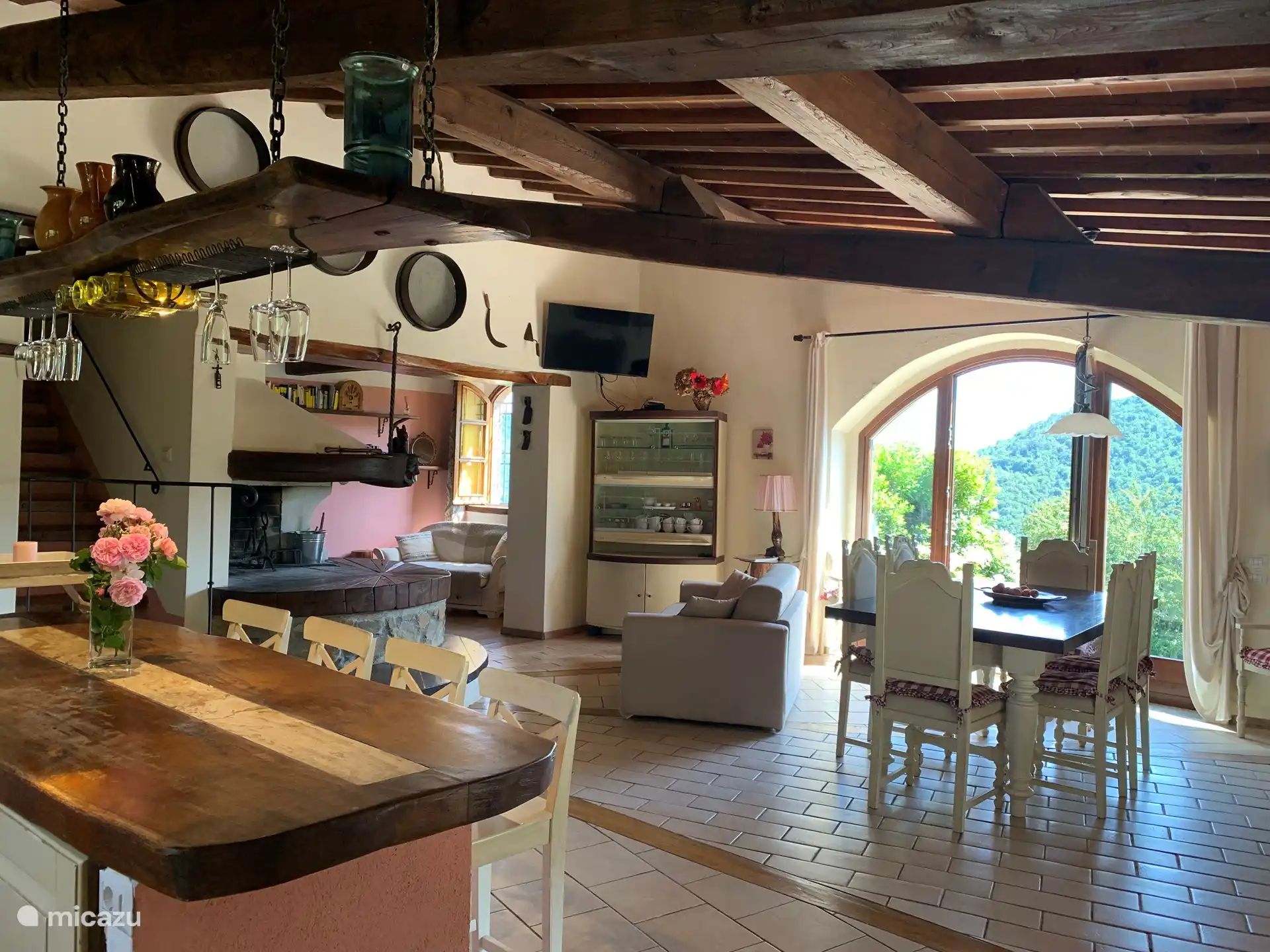 Hier können Sie die Gesellschaft des anderen und einen schönen romantischen Kamin genießen