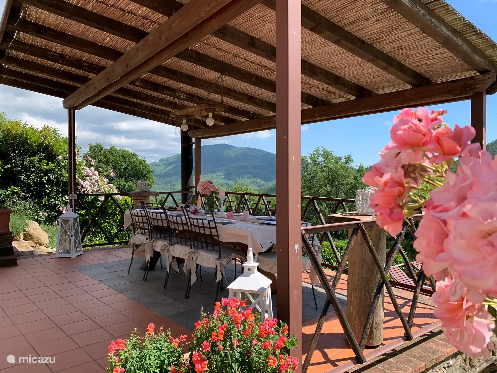 Terrasse mit atemberaubendem Panoramablick Hier können Sie stundenlang gemeinsam speisen und die Aussicht genießen!