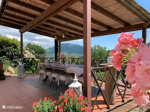 Villa Le Lame | Italie, Toscane, Montieri - villa Terrasse avec vue panoramique à couper le souffle Ici, vous pouvez dîner ensemble pendant des heures et profiter de la vue !