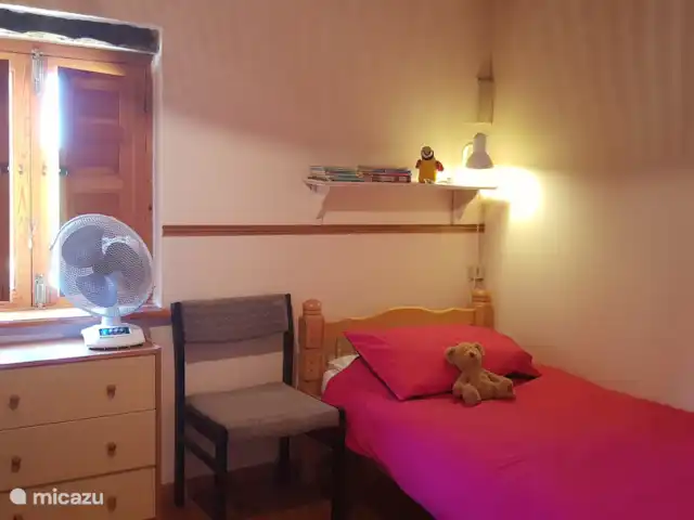 Location de Vacances France, Poitou-Charentes, Journet, gîte / cottage -  'Pêche' - La Grange du Moulin  Chambre double pour enfants avec espace pour un lit parapluie (fourni gratuitement sur demande)