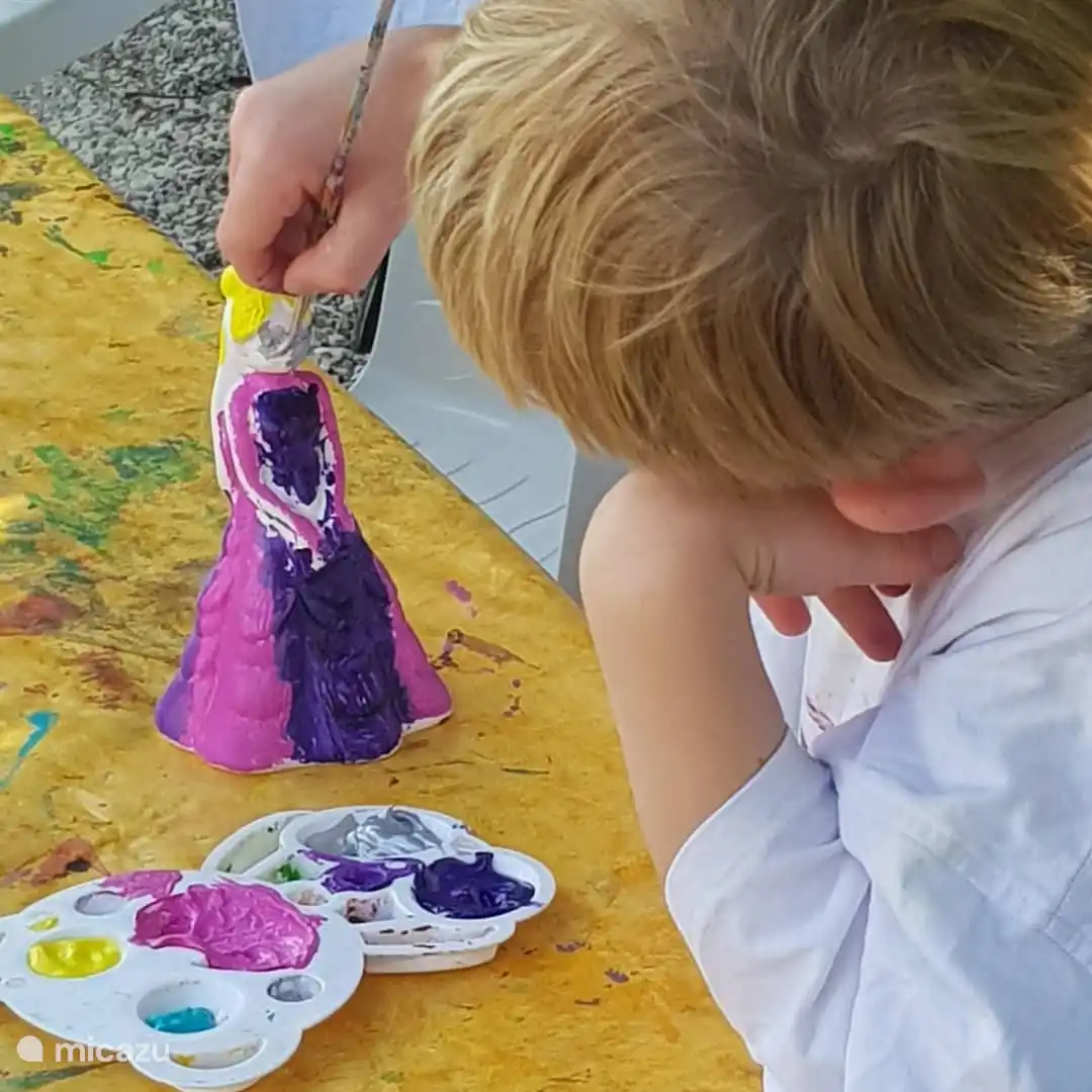 Elke week een activiteit voor het schilderen van aardewerk