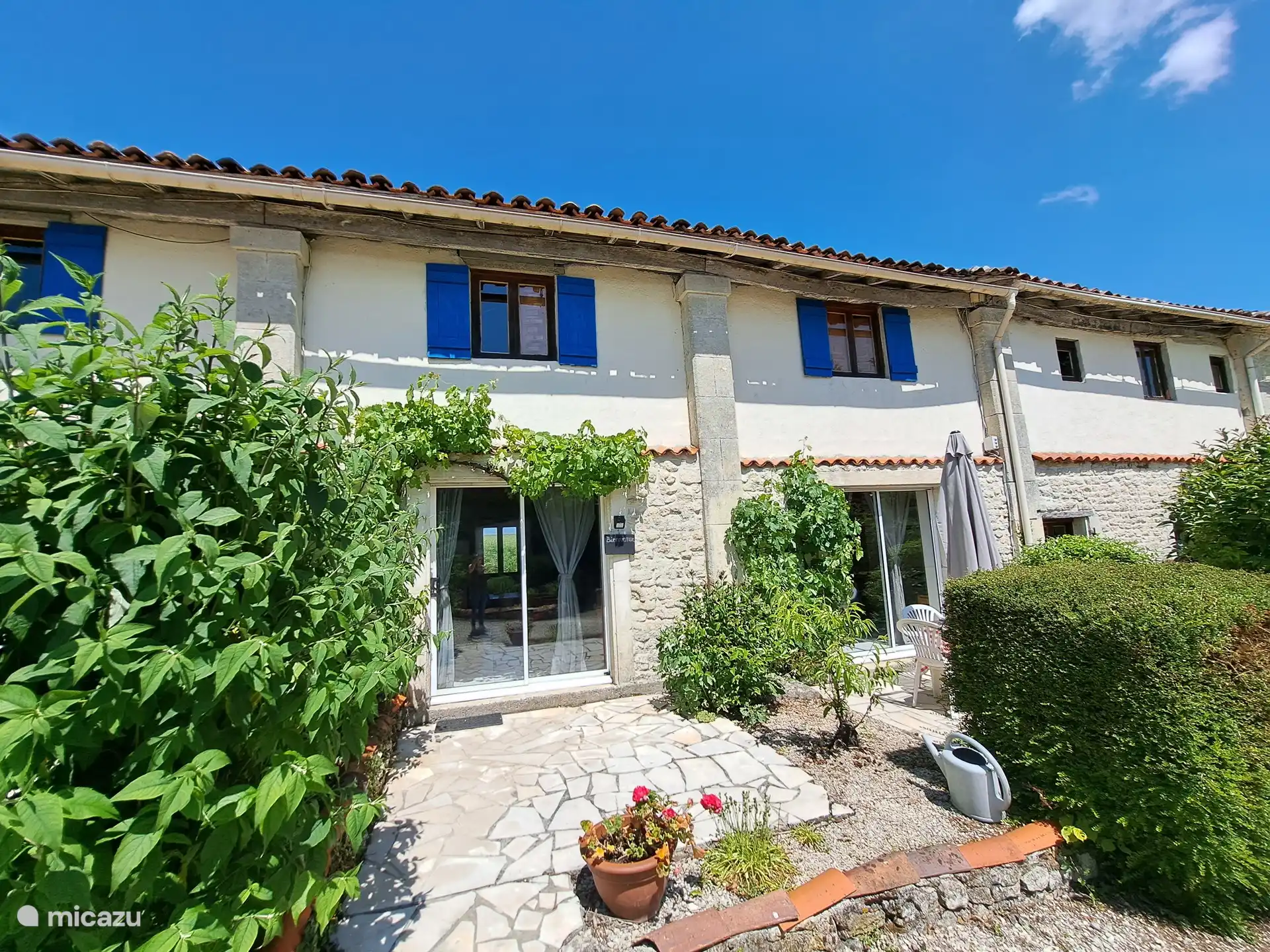 Peche huisje is een van de zes op een rij