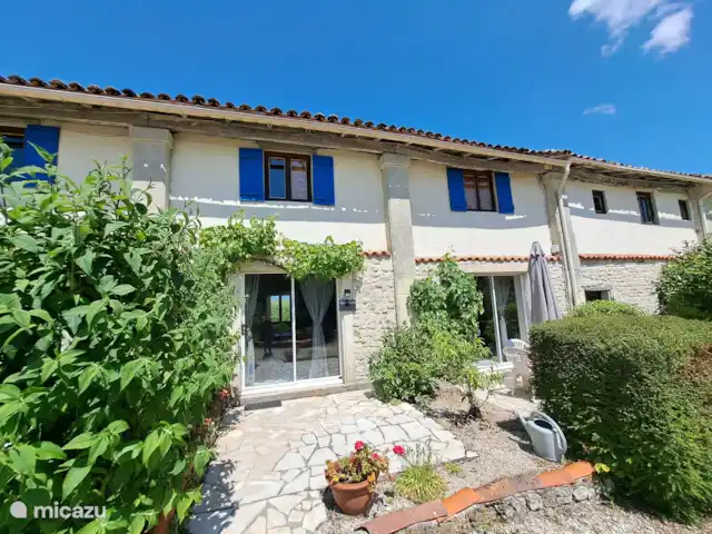Location de Vacances France, Poitou-Charentes, Journet, gîte / cottage -  'Pêche' - La Grange du Moulin  Le chalet Peche est l’un des six chalets d’affilée