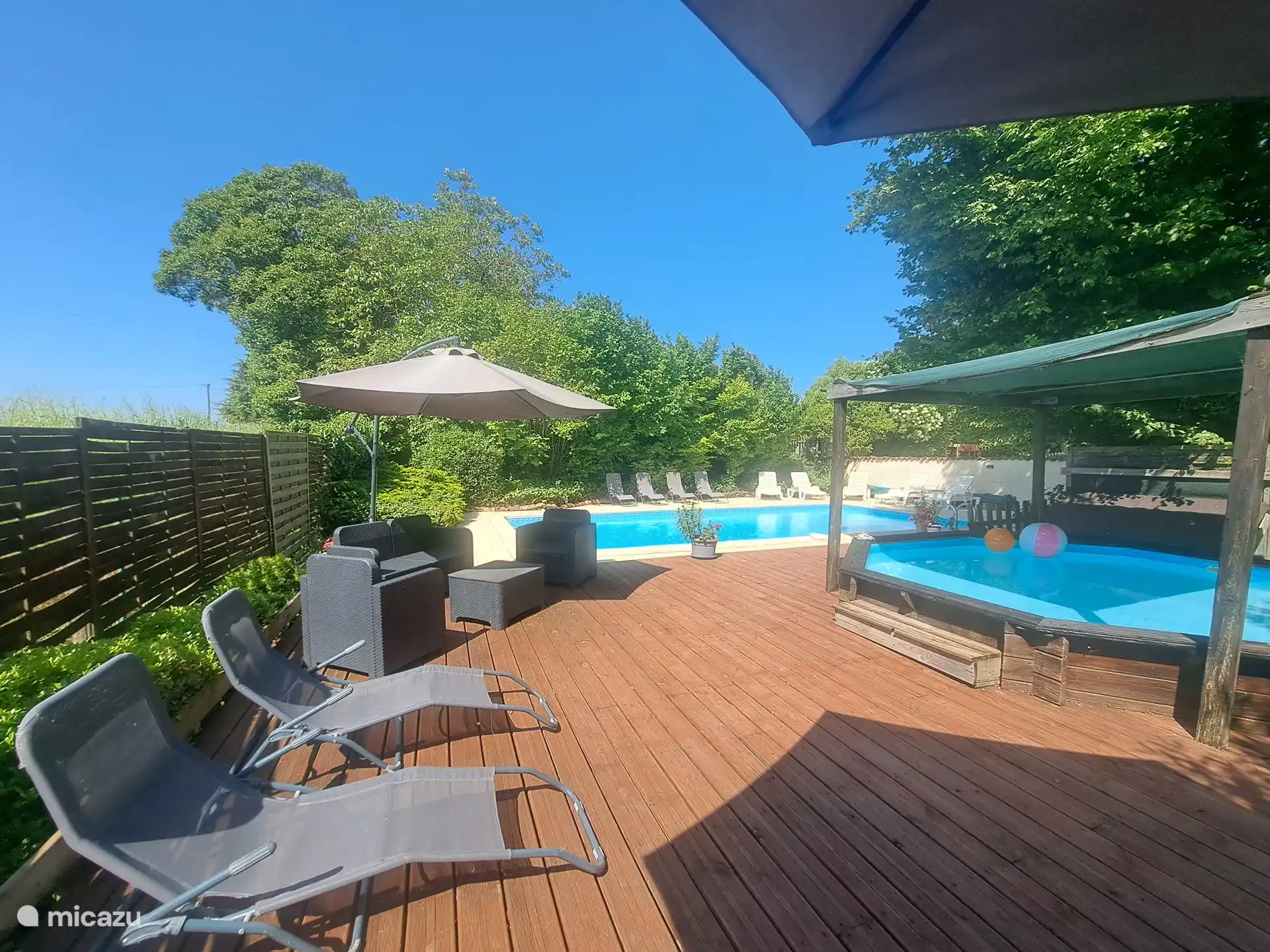 Twee zwembaden, één alleen voor de kleintjes