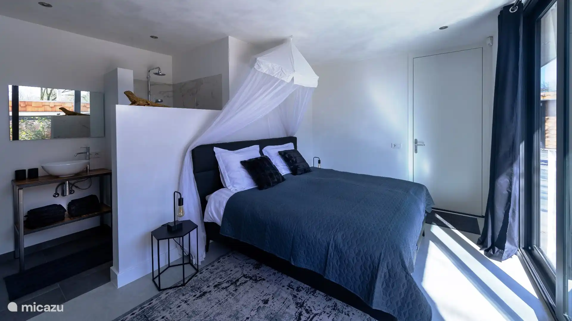 2. Schlafzimmer, zugänglich über die Terrasse