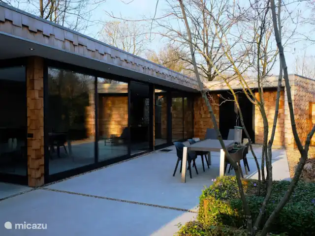 Maison forestière en bois | Pays-Bas, Brabant-Septentrional, Oosterhout - maison de vacances Terrasse avec table à manger