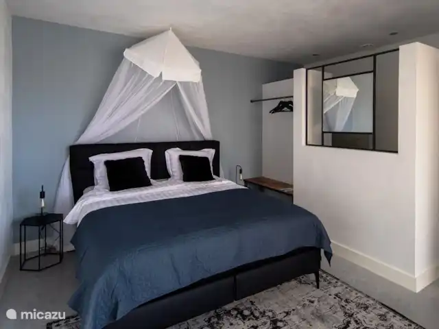 Maison forestière en bois | Pays-Bas, Brabant-Septentrional, Oosterhout - maison de vacances Chambre à l’entrée de la maison avec salle de bain privative