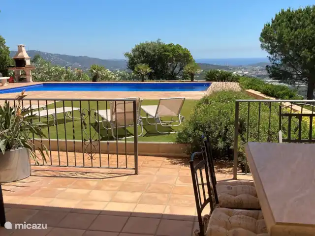 Villa avec vue spectaculaire  | Espagne, Costa Brava, Sant Feliu de Guíxols - villa Terrasse de la chambre principale à la piscine