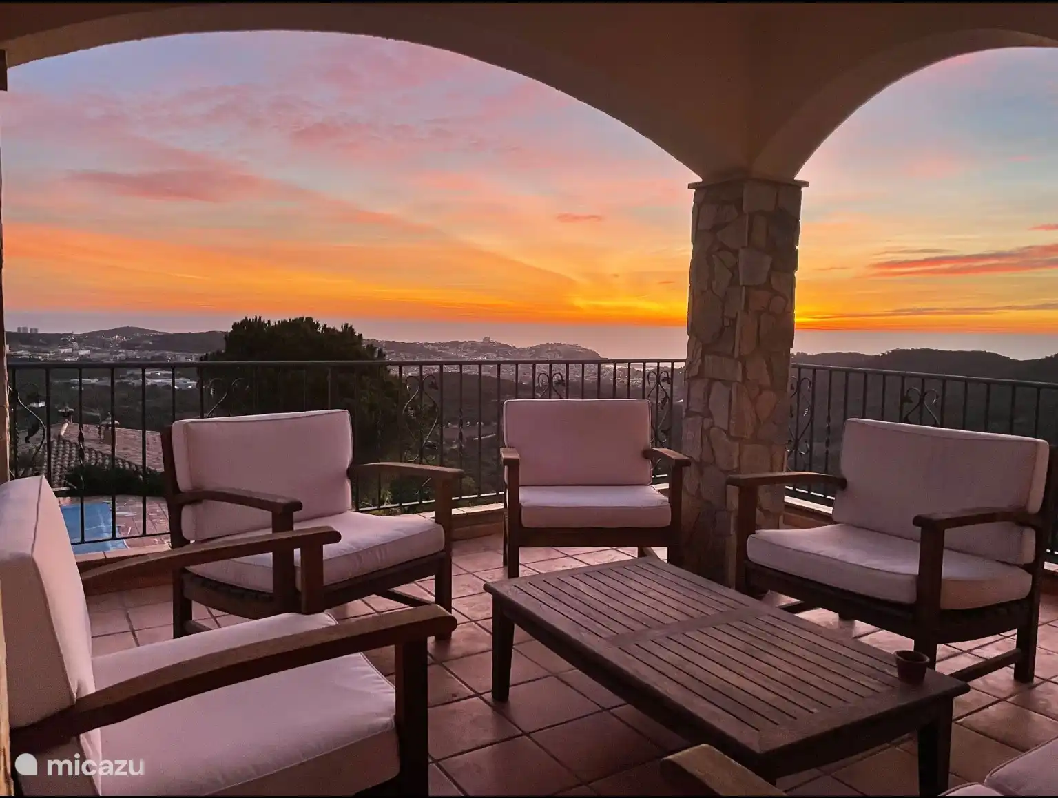 Genießen Sie die wunderschönen Sonnenuntergänge