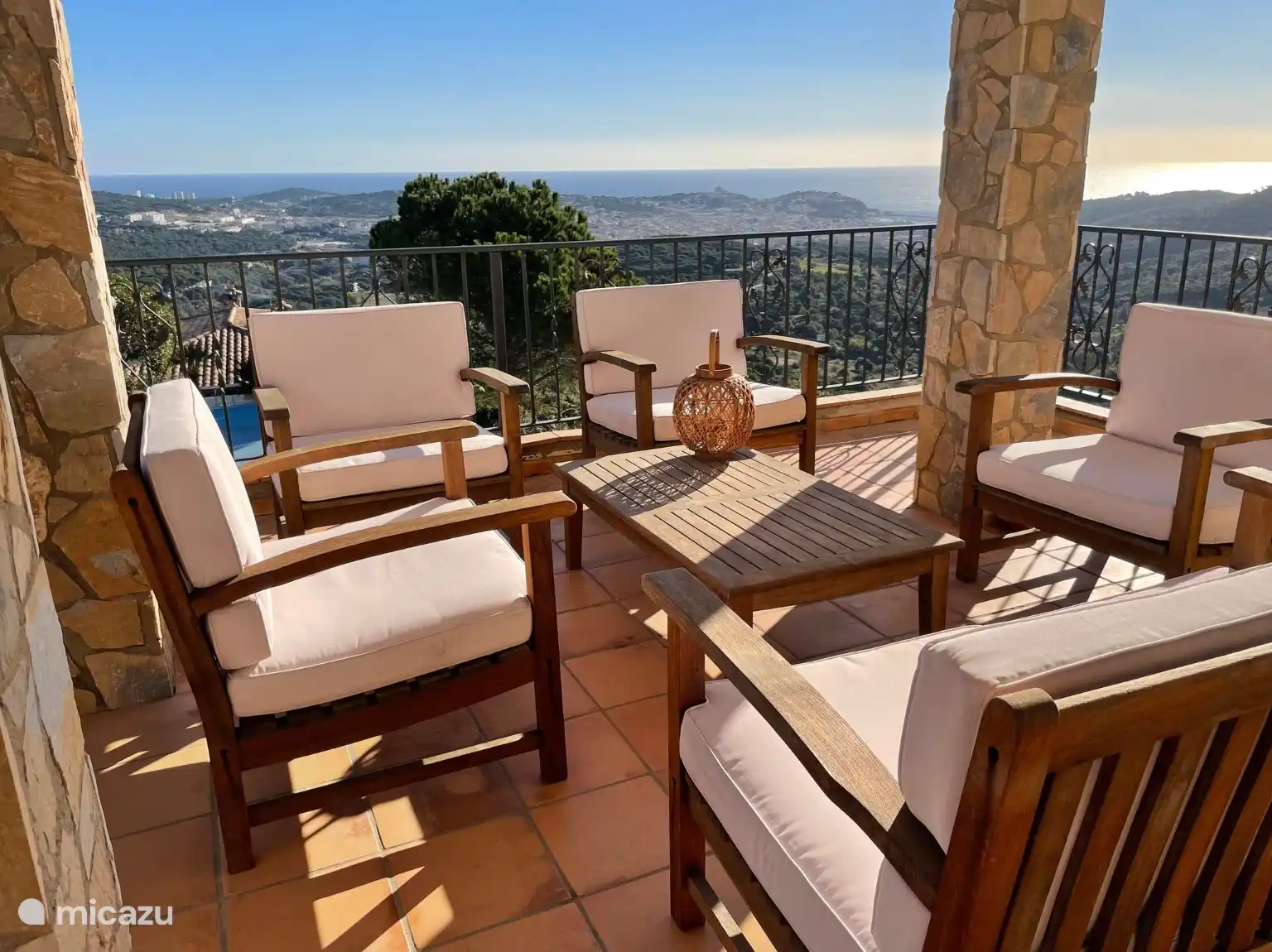 Atemberaubende Ausblicke über die Buchten, Dörfer und Hügel