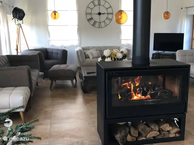 ô temps suspendu | France, Dordogne, Trémolat - maison de vacances salon avec feu ouvert