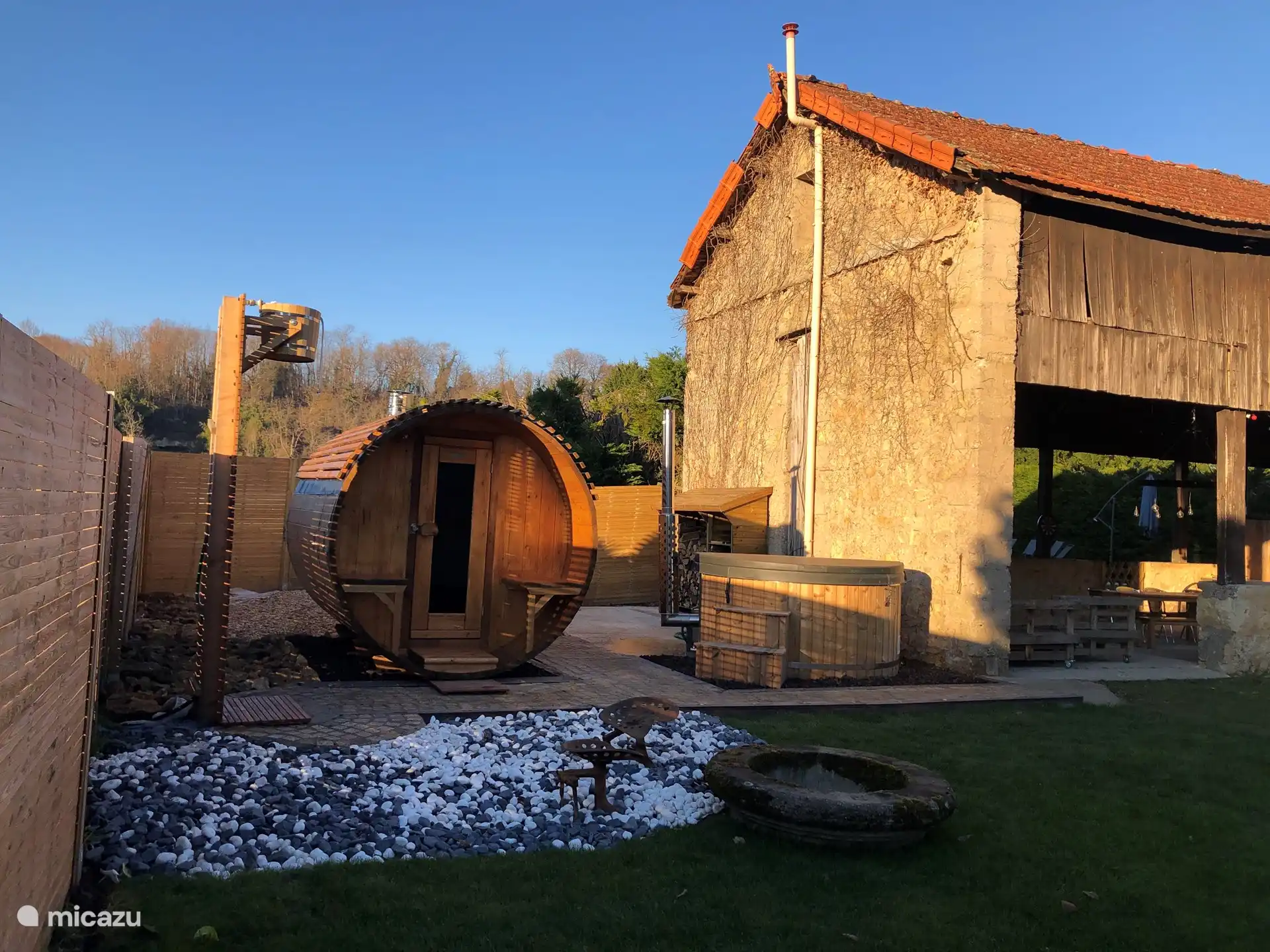 Sauna, Whirlpool und Tabaktrockner
