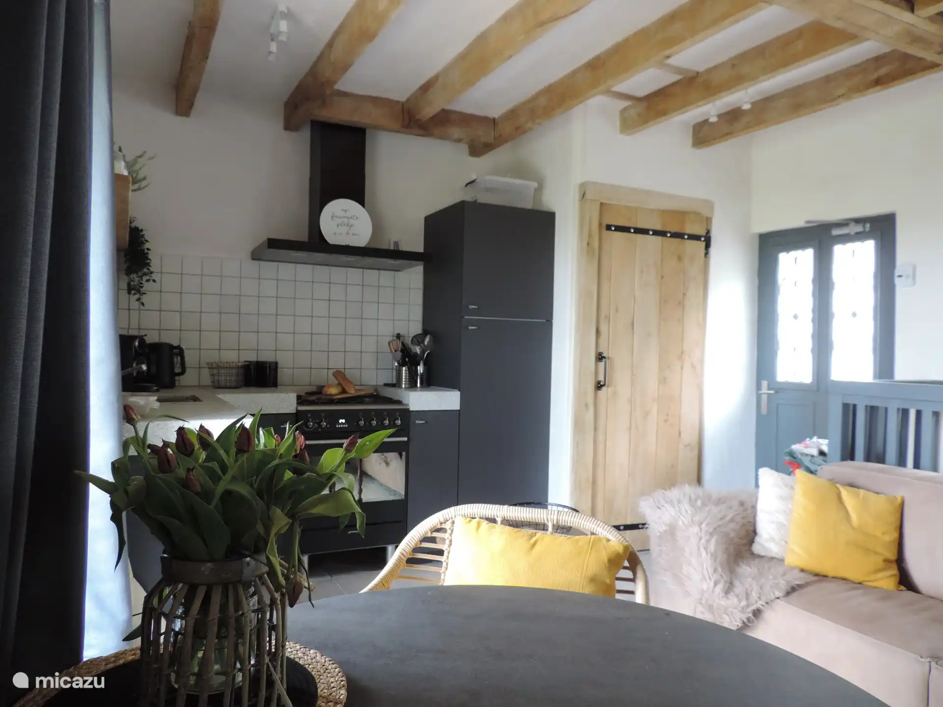 Gemütliches Wohnzimmer mit offener Küche LOTT Mur-de-Barrez