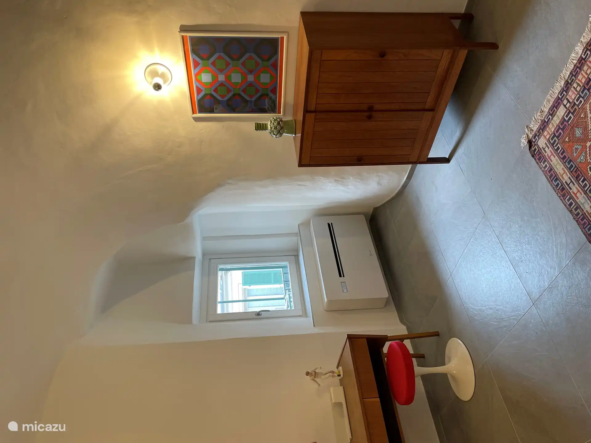 Schlafzimmer mit Arbeitsplatz