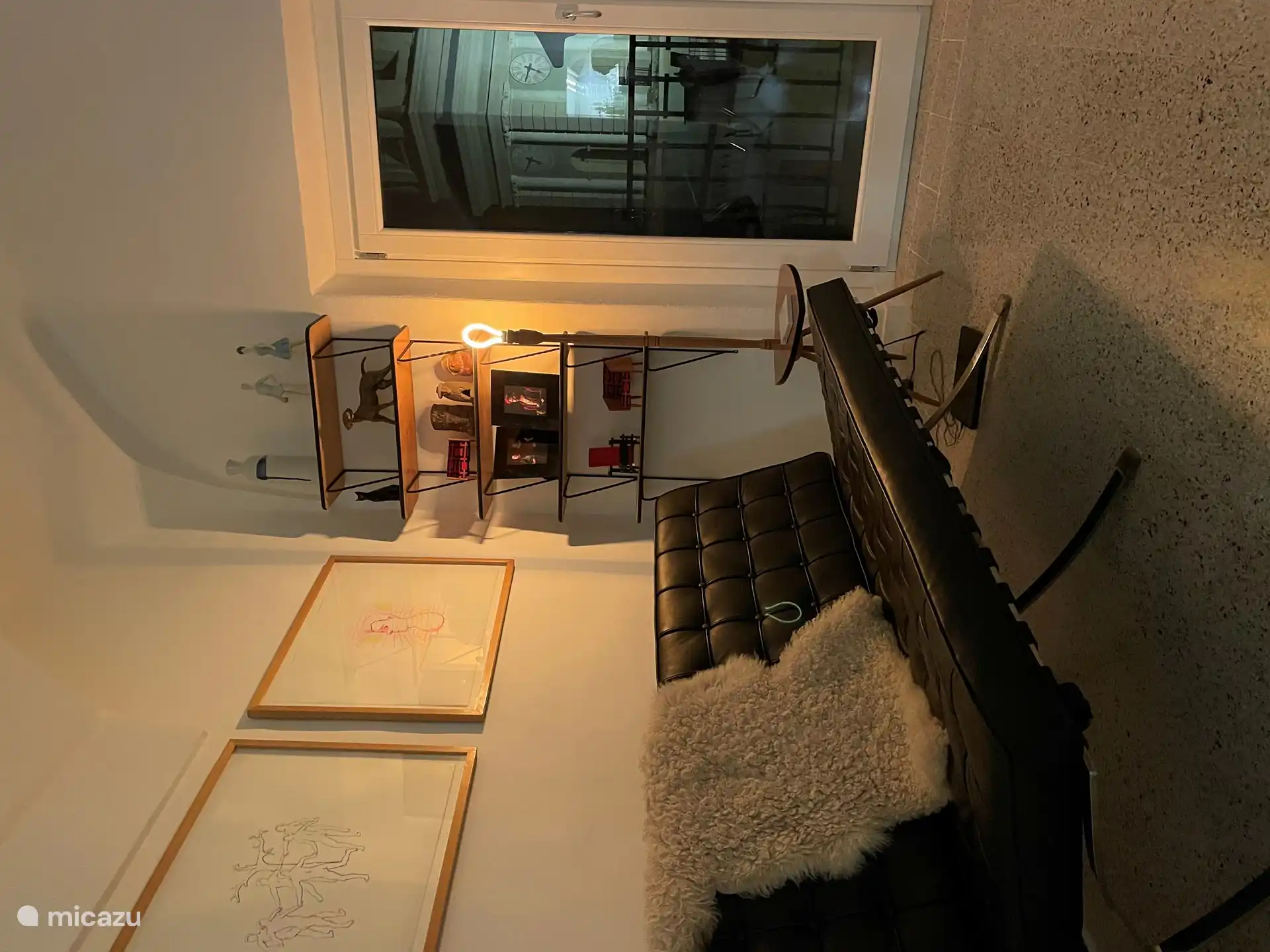 mit schönem Blick auf das beleuchtete Dorf