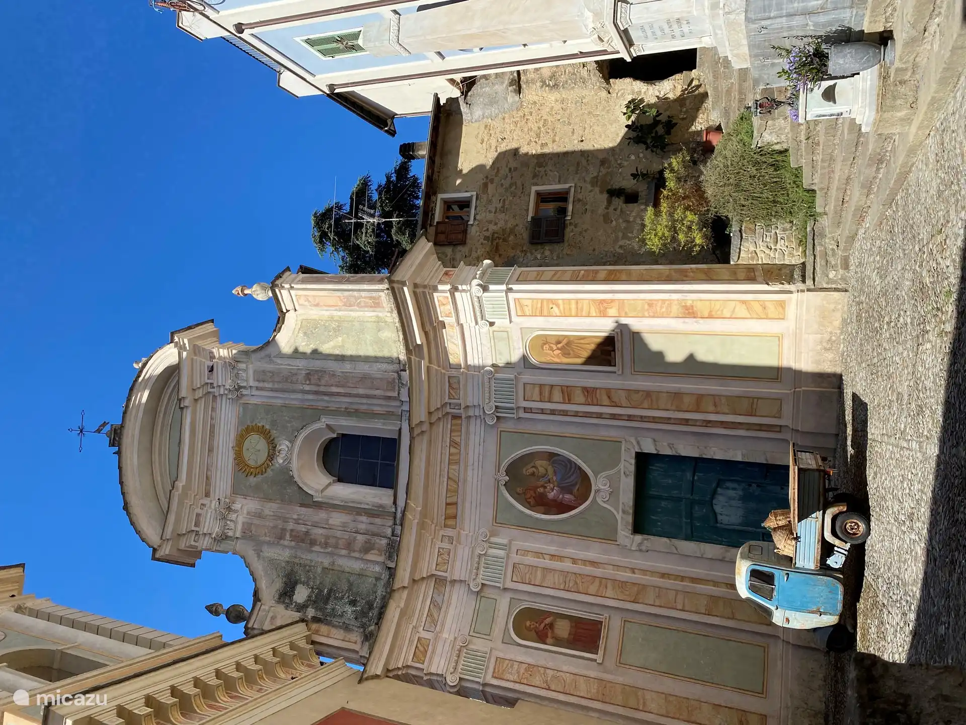 Kirchplatz vor der Wohnung