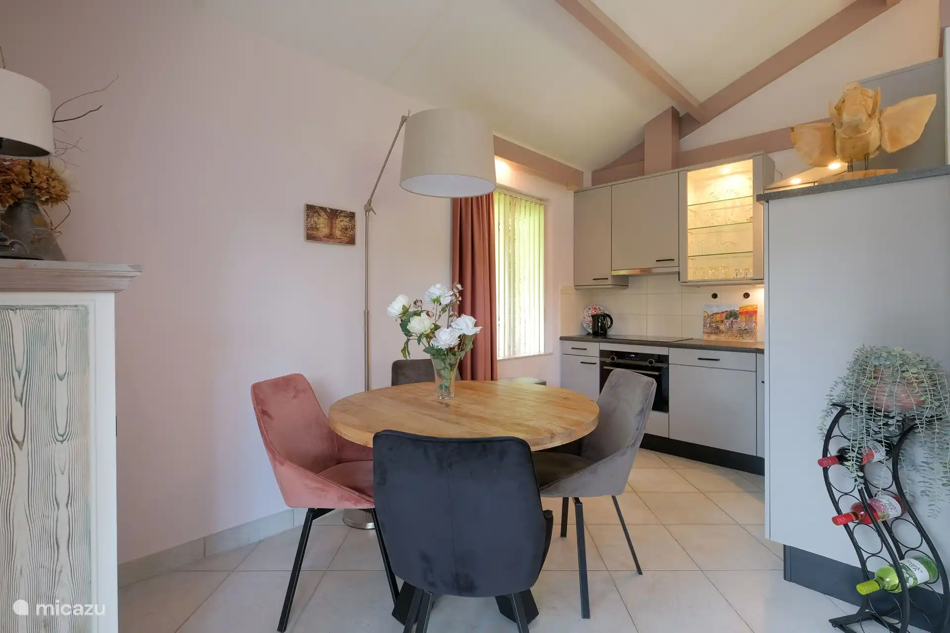 Wohnzimmer / Wohnraum; Essbereich mit offener Küche