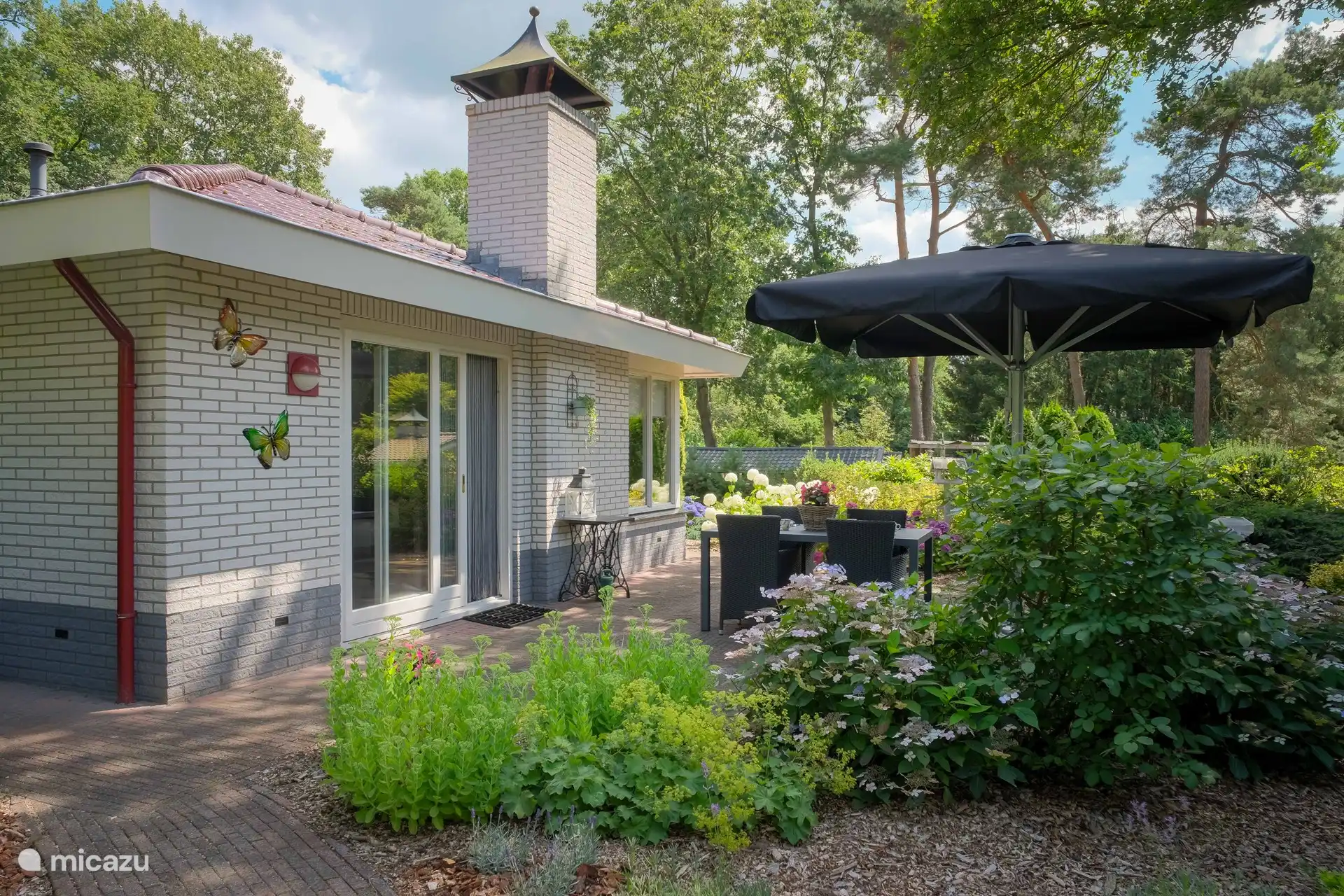 Blick auf das Haus vom Garten / Terrasse 