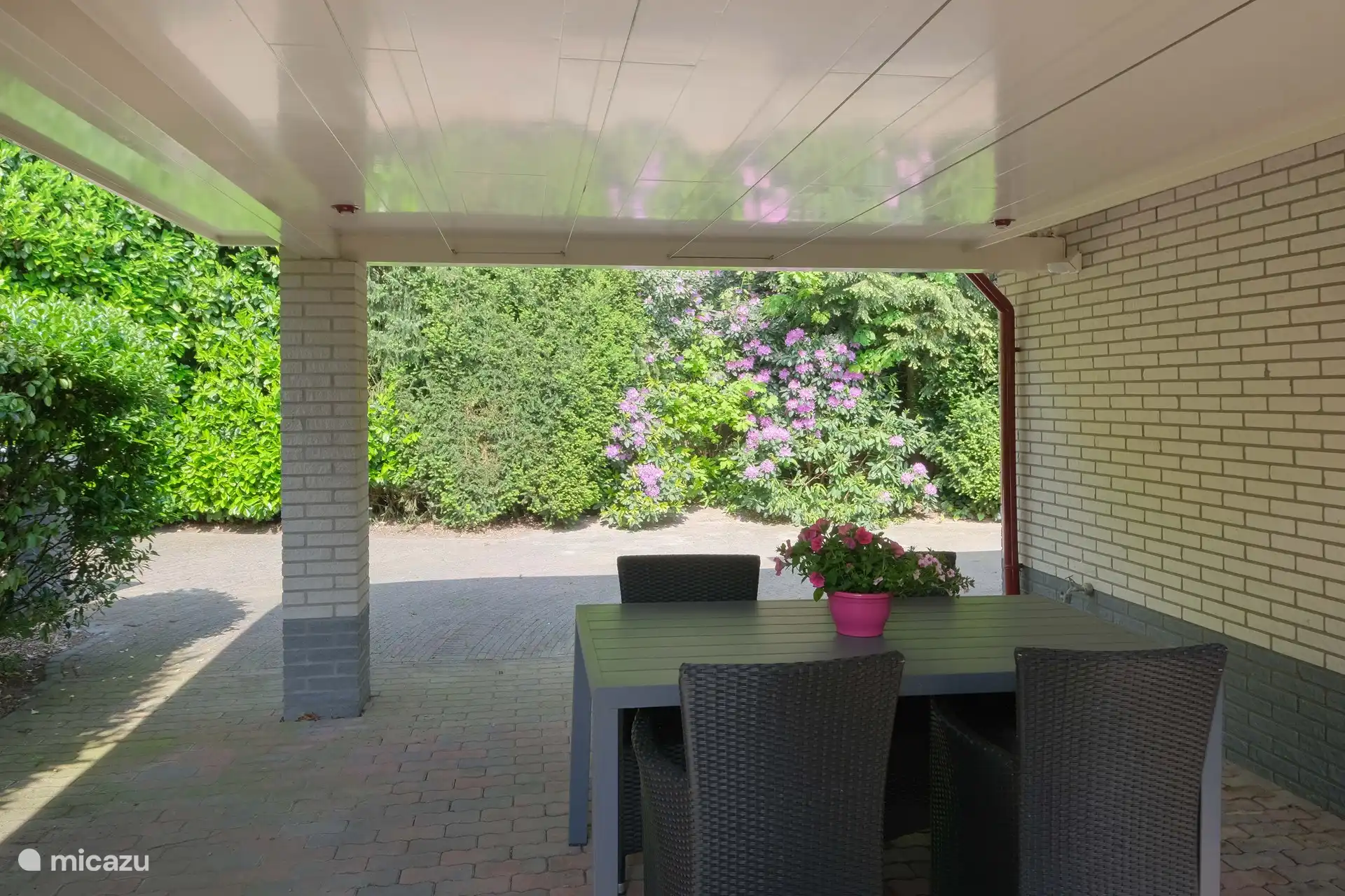 Überdachte Terrasse