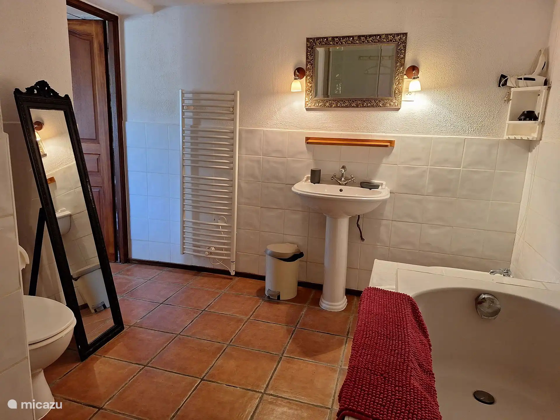Appartement jardin avec salle de bain complète