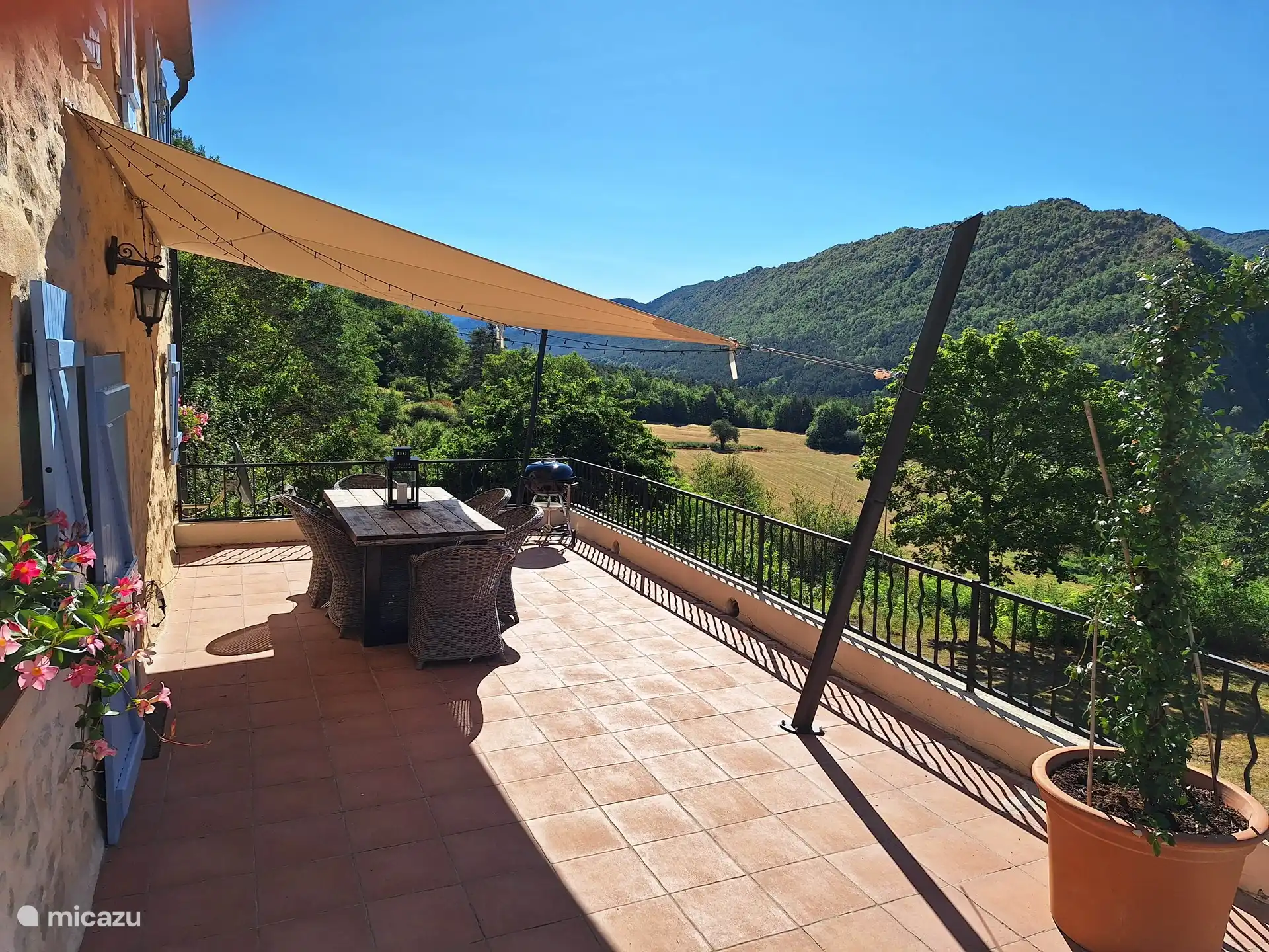 Plongez dans la beauté des environs