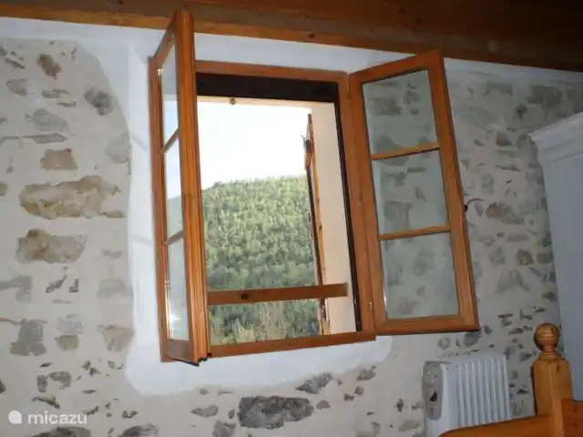 Les Louveteaux | France, Alpes-de-Haute-Provence, Saint-Pierre - gîte / cottage Vue de la chambre principale