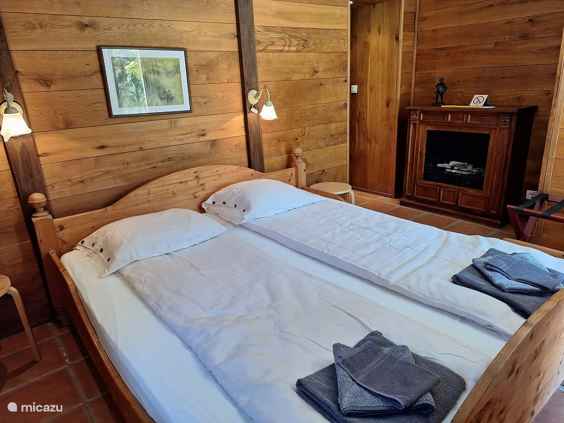 Chambre à coucher avec piscine