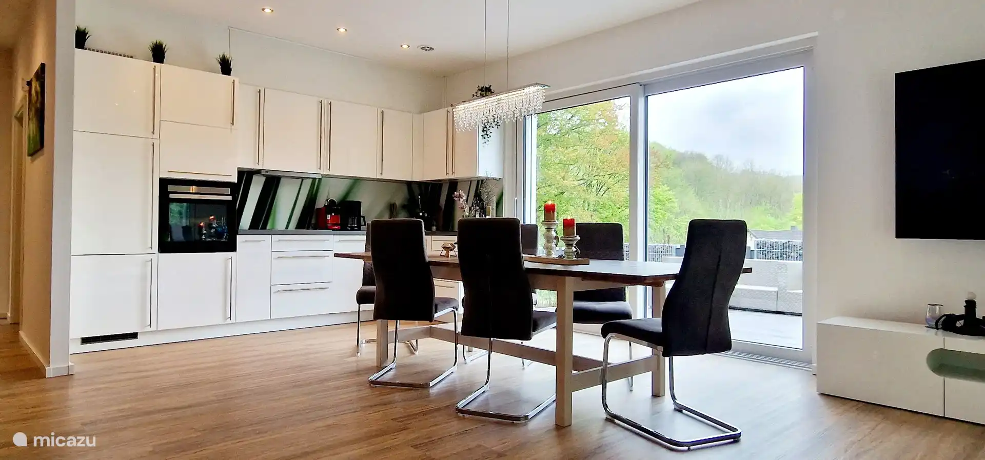 Comedor con cocina totalmente equipada