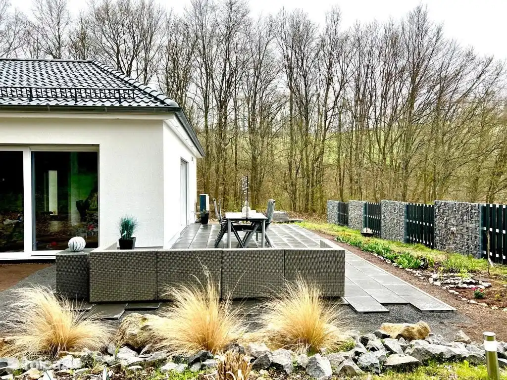 Terraza con conjunto de salón