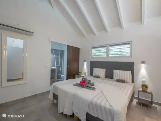 Location de Vacances Curaçao, Banda Ariba (est), Vista Royal, appartement - Appartement Mike Chambre principale avec rangement/penderie