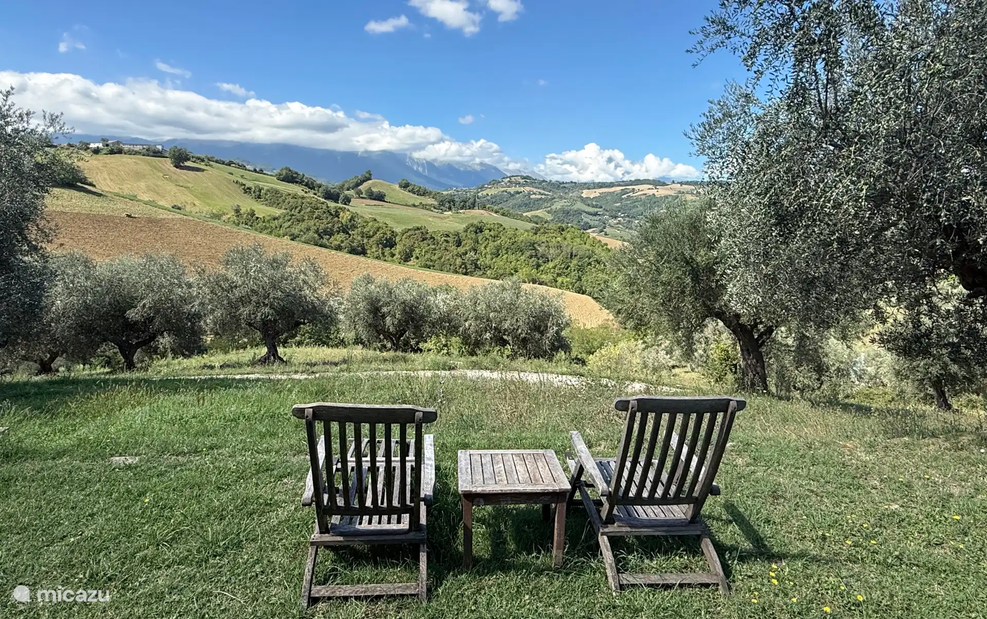 Vista del hermoso paisaje con el Gran Sasso a lo lejos 