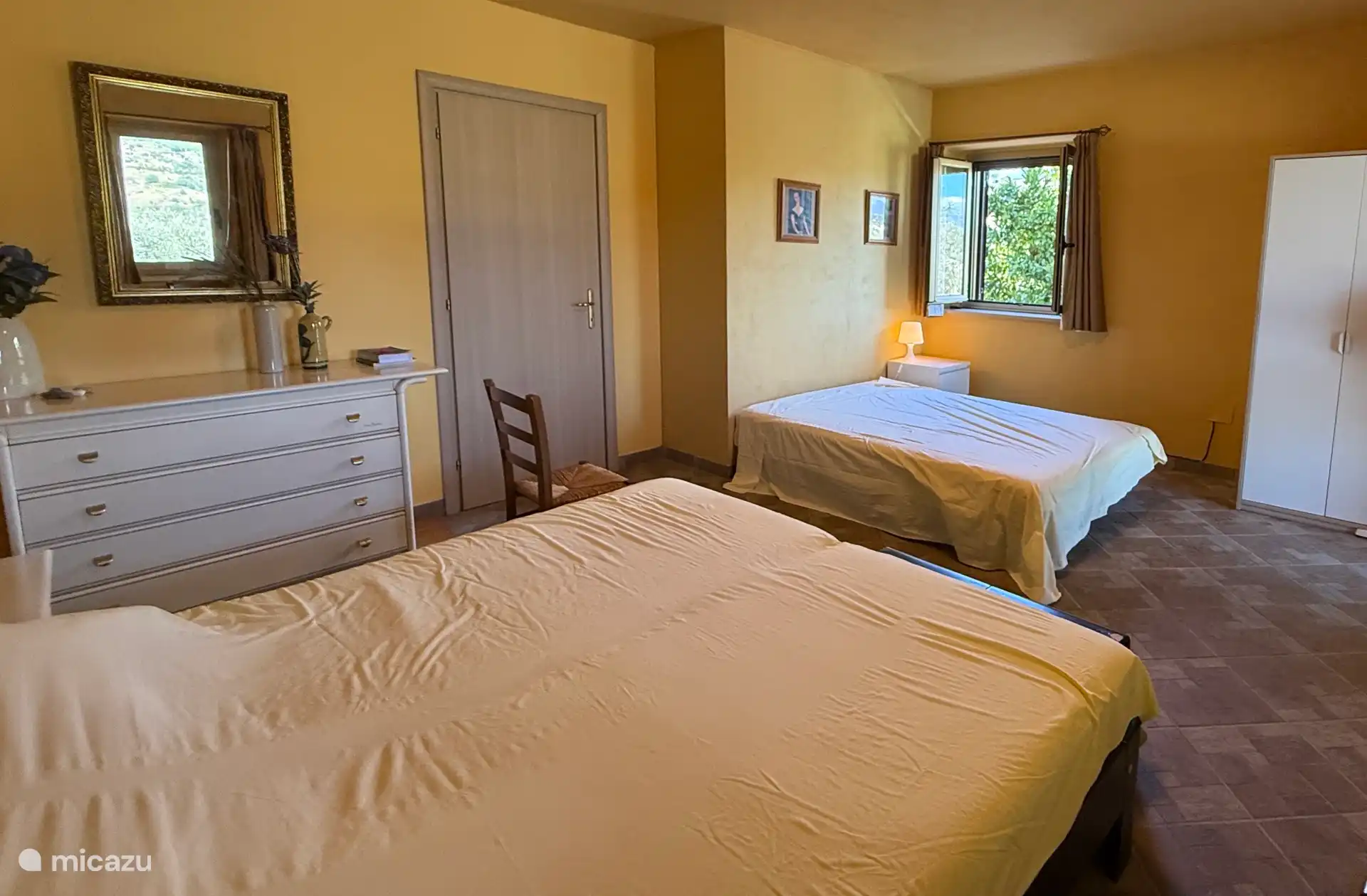 1.5 Dormitorio y ventana lado oeste.