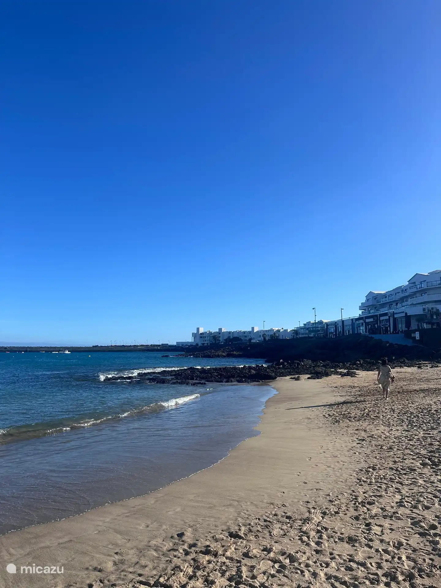 Playa de las Cucharas met boulevard