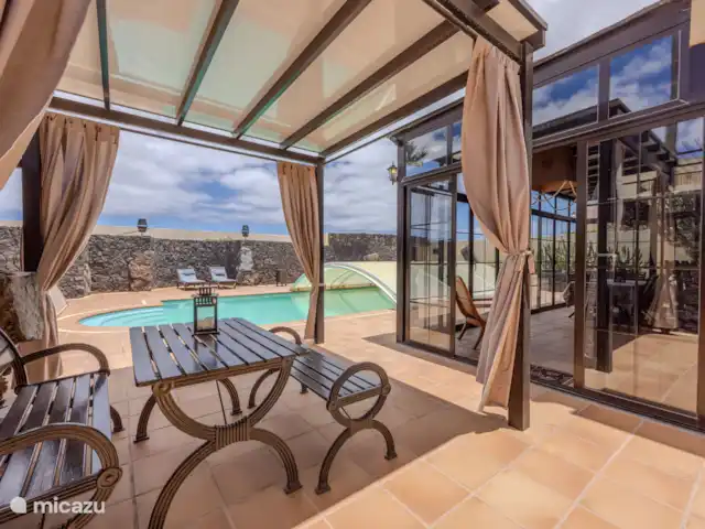 Villa Gonzalez | Espagne, Lanzarote, Costa Teguise - villa Pergola près de la piscine
