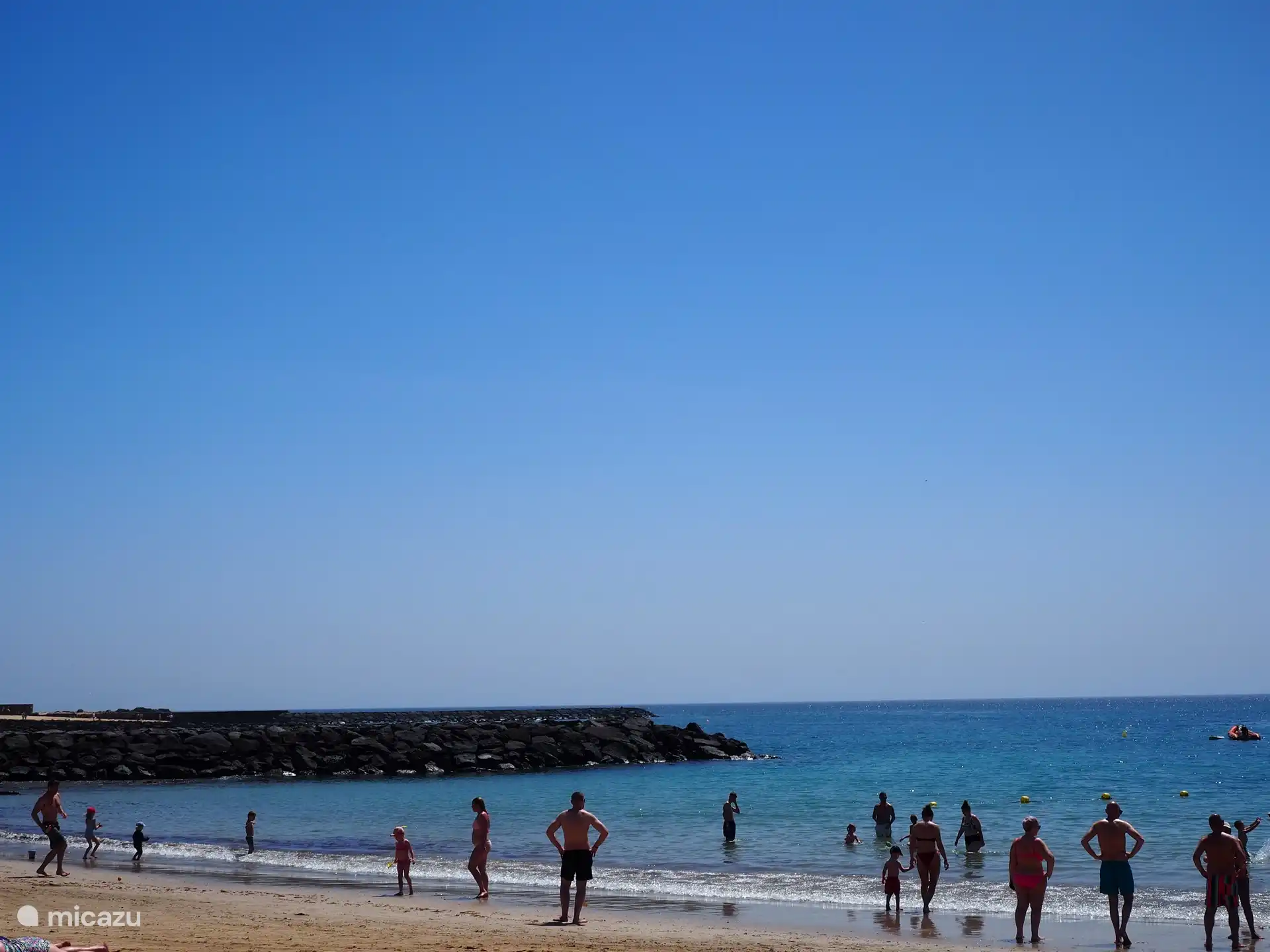 Playa de las Cucharas, a poca distancia