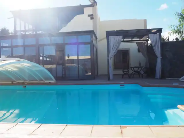 Villa Gonzalez | Espagne, Lanzarote, Costa Teguise - villa Salle à manger couverte dans la cour arrière
