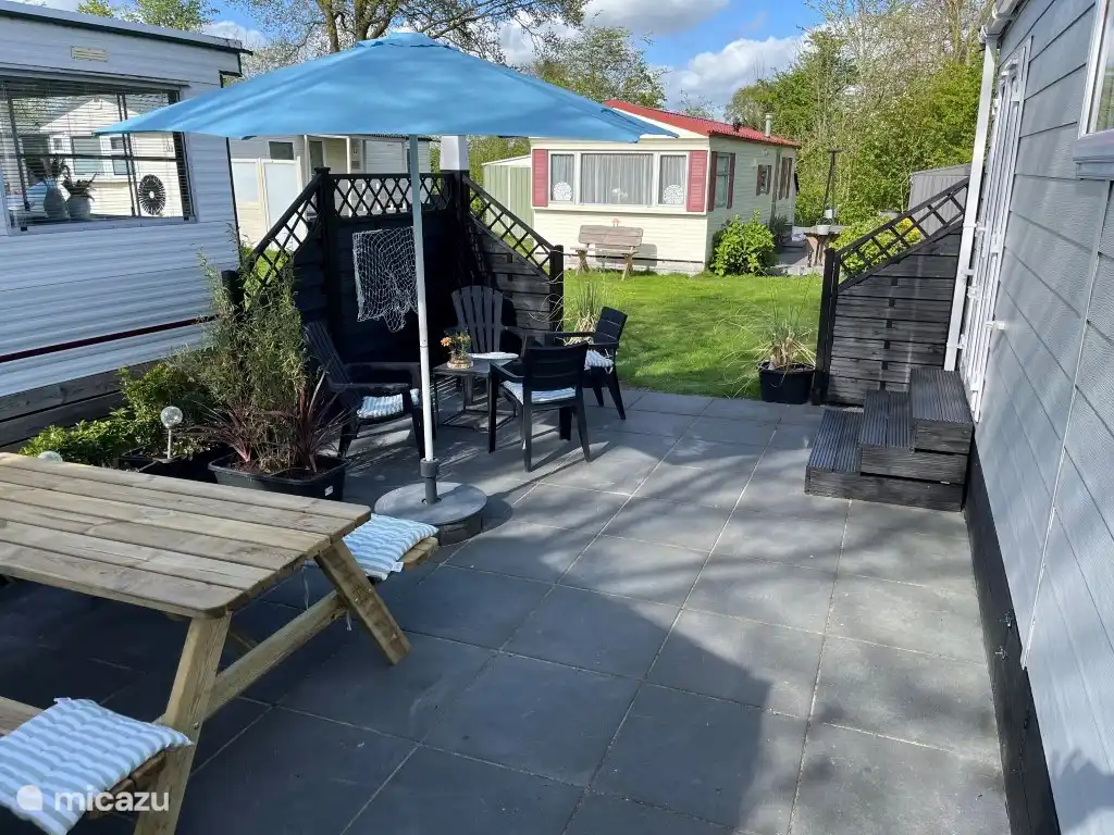 Picknicktisch für ein schönes Essen oder Spiele