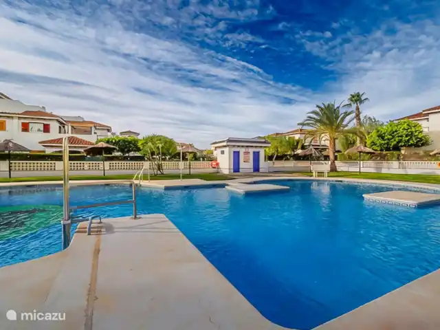 Amigos I à Veramar - playa 300m | Espagne, Costa de Almeria, Vera-Plage - appartement piscine avec solarium, parasols et chaises longues