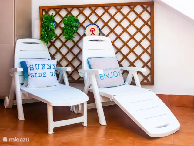 Amigos I à Veramar - playa 300m | Espagne, Costa de Almeria, Vera-Plage - appartement Terrasse avec chaises longues.
