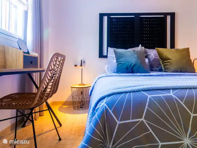 Amigos I à Veramar - playa 300m | Espagne, Costa de Almeria, Vera-Plage - appartement Chambre 1 avec literie de luxe et bureau/table de maquillage