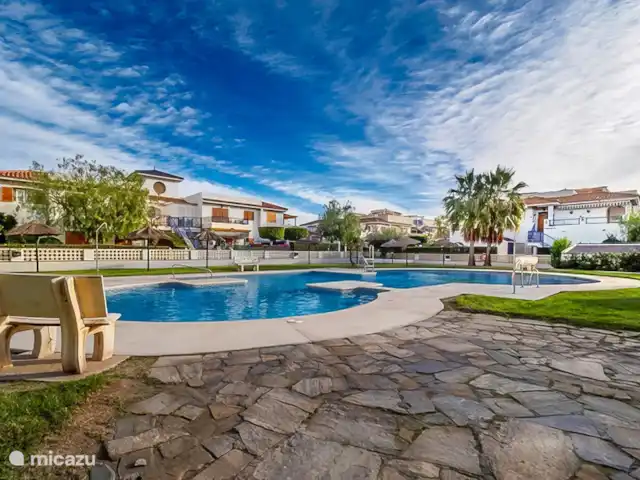Amigos I à Veramar - playa 300m | Espagne, Costa de Almeria, Vera-Plage - appartement piscine avec solarium, parasols et chaises longues